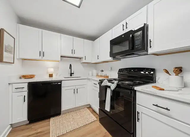 Property at ReNew Waltham - 20 Middlesex Cir, Waltham, MA, 02452, 1-2 bed, 1 bath, [object Object]