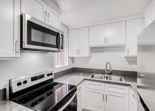 Property at Victoria - 424 S Ardmore Ave, Los Angeles, CA, 90020, 0-1 beds, 1 bath, [object Object]