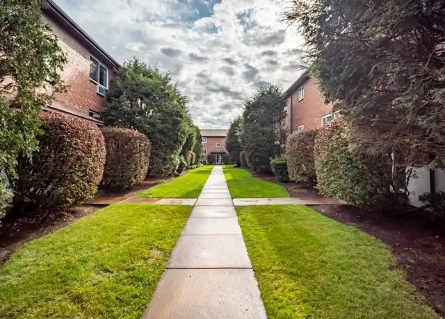 Property at 48 Bryon Rd Unit 48-2, Chestnut Hill, MA, 02467, 2 beds, 1 bath, [object Object]