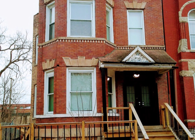 Photo of 3301 W Walnut St Unit 1, Chicago, IL 60624